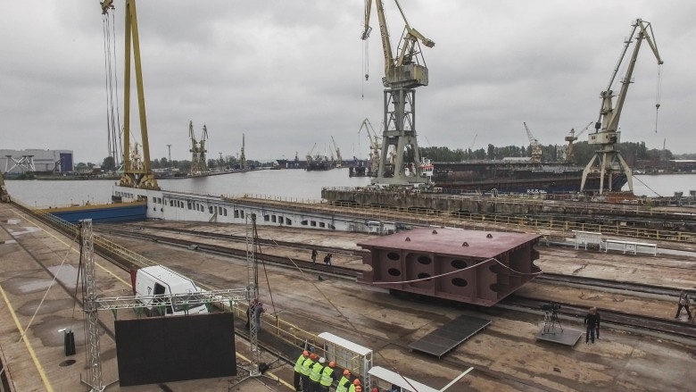 Brudziński odpowiada opozycji: są projekty promu i koncepcja finansowania - GospodarkaMorska.pl